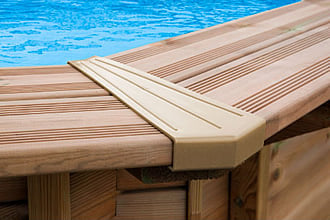 Caratteristiche della piscina in legno fuori terra da giardino Jardin 727: protezioni angolari del bordo in PVC